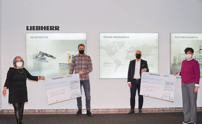 Spendenübergabe der Liebherr-Verzahntechnik GmbH