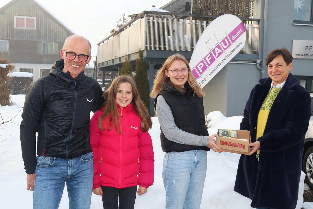 Spendenübergabe Firma Pfau Kinderbrücke Allgäu